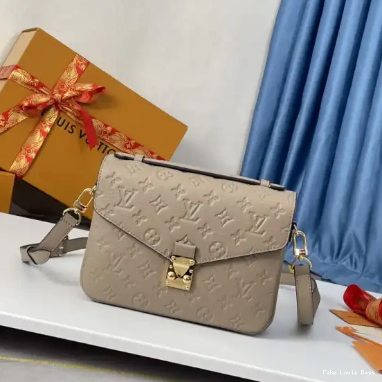 VUITTON MÉTIS POCHETTE LOUIS 0510